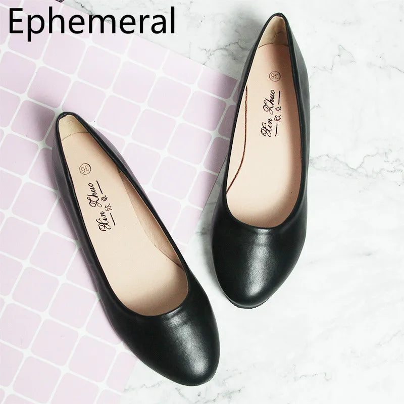 Lady High Quality PU Flats Soft Leather For Tender Feet Round Toe Max Size 48 Black And White Shoes American And European Styles